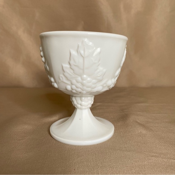 Vintage Indiana Milk Glass Creamer and Sugar - Picture 12 of 14